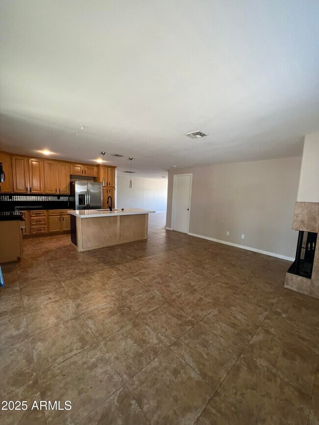 Foto del edificio - 233 E Huntington Dr