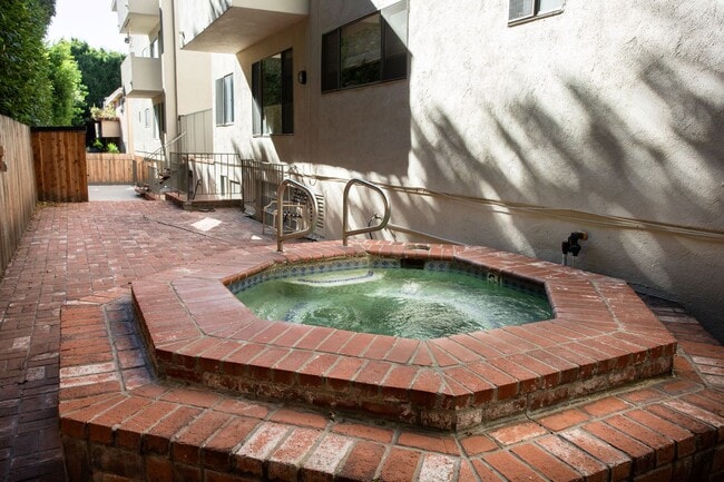 Foto del edificio - West Hollywood condo