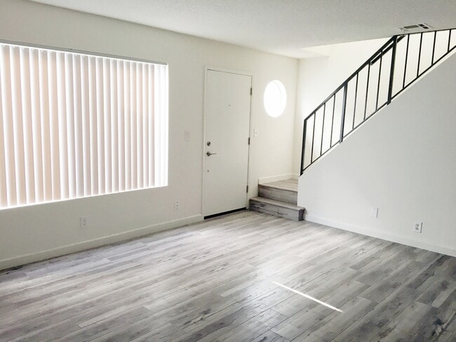 Building Photo - Aqua Vista Villa Townhome Apartments