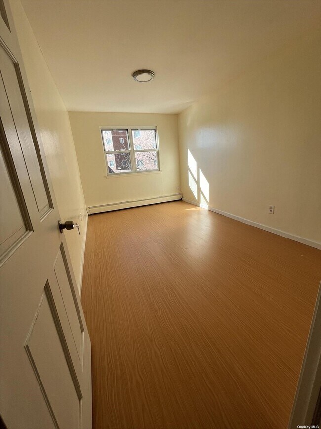 Building Photo - 670 Sagamore St