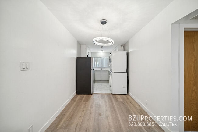 Building Photo - 326 Serrano Ave