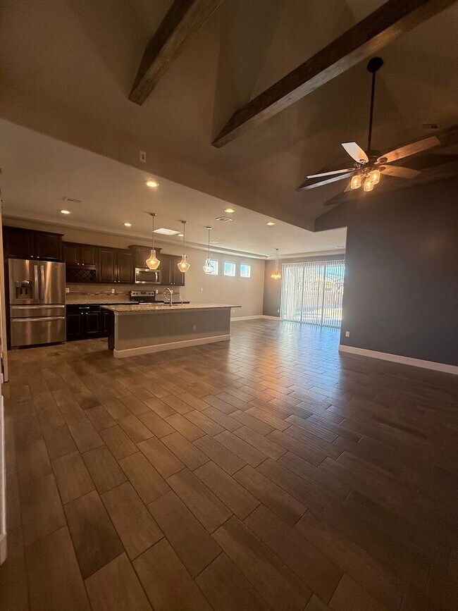 Building Photo - 841 Sky Ranch