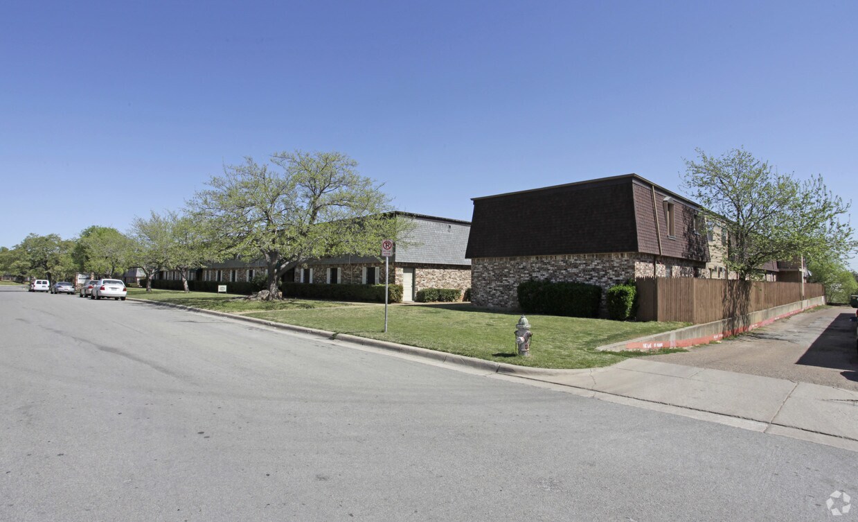 White Lake Hills Apartment Apartments in Fort Worth, TX