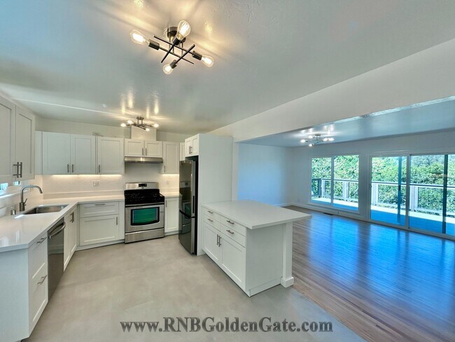Foto del edificio - Newly Remodeled 3 Bedroom Home With Gorgeous Views For Rent!