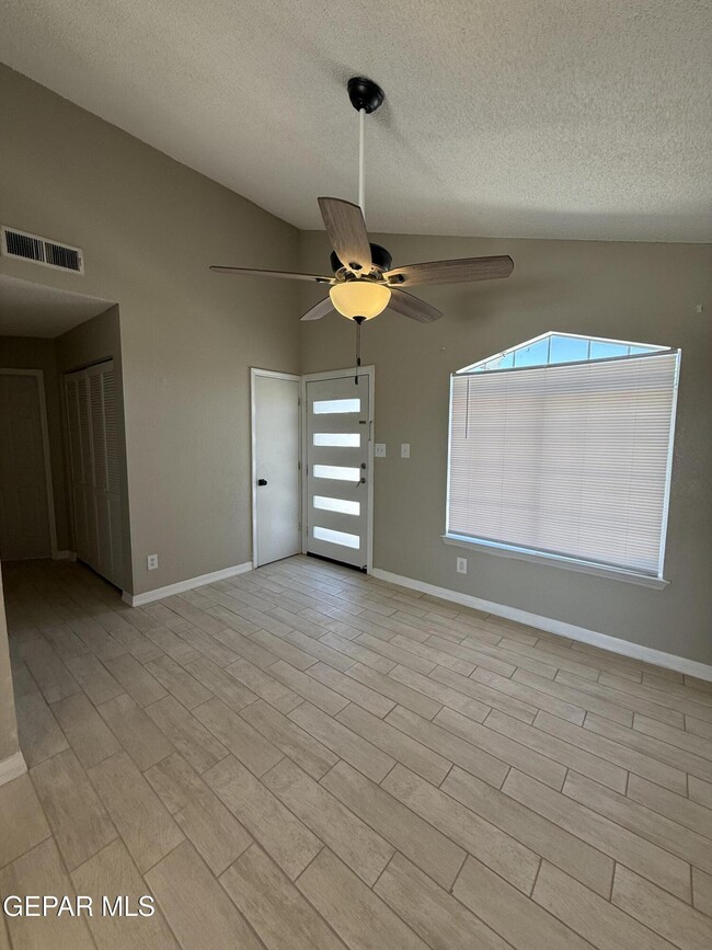 Foto del edificio - 9128 Bur Oak Cir