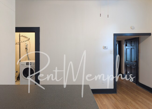 Building Photo - 302 Garland St