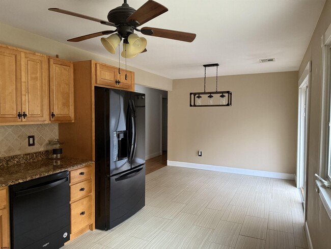 Building Photo - 712 S 4th Ave