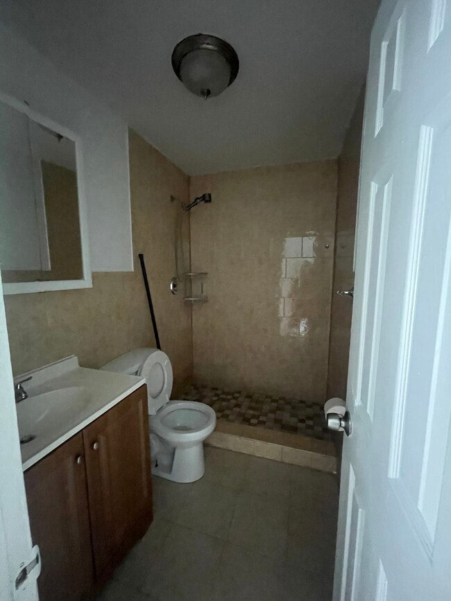 Foto del edificio - 1305 W 53rd St