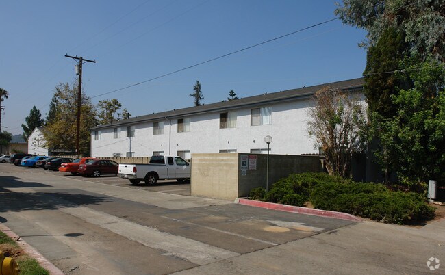 Building Photo - 1389 E Lexington Ave