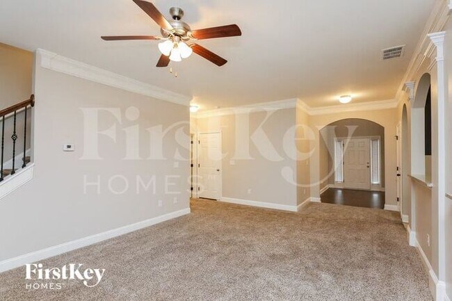 Building Photo - 215 Sanctuary Dr