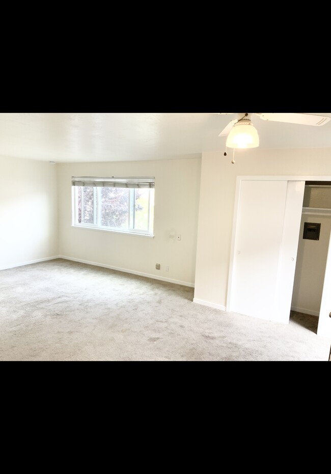 Building Photo - 66 E 39th Ave