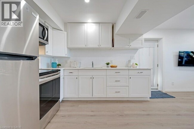 Building Photo - 160 Freure Dr