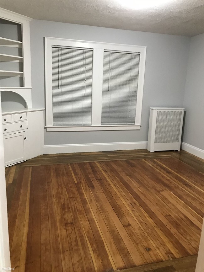 Building Photo - 3 br, 1 bath Duplex - 38 Richards St