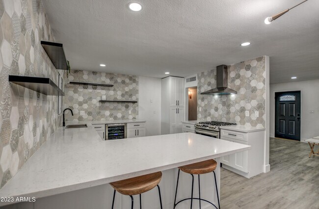 Building Photo - 1011 W Elna Rae St