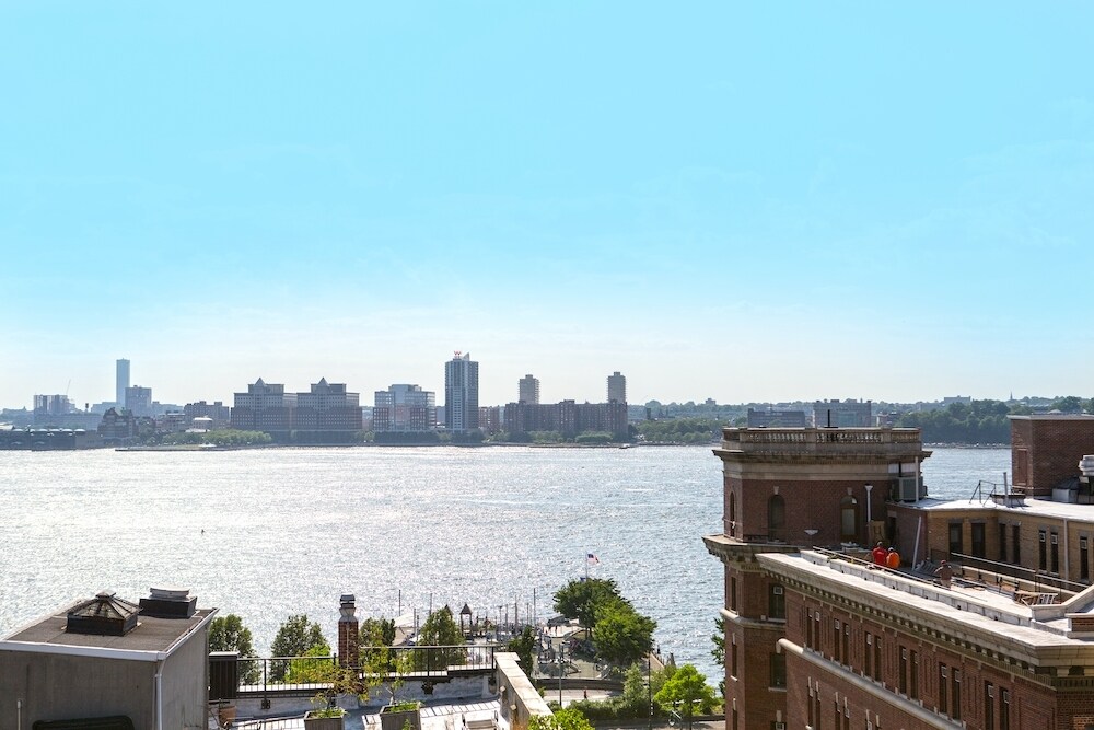 HUDSON RIVER VIEWS - 55 Jane St