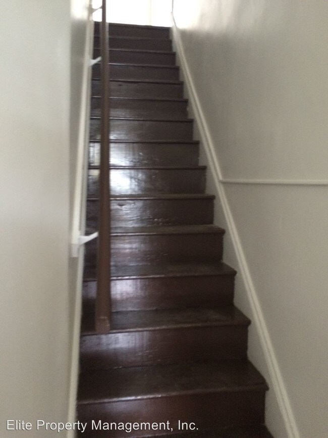 Foto del edificio - 3 br, 1 bath House - 1202 E. King St., Apt. 2