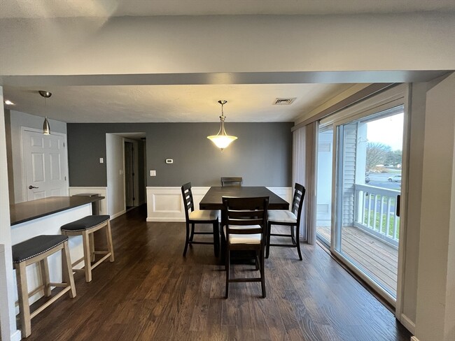 Building Photo - 1830 Main St