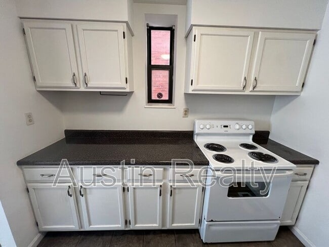 Foto del edificio - 4390 McPherson Ave