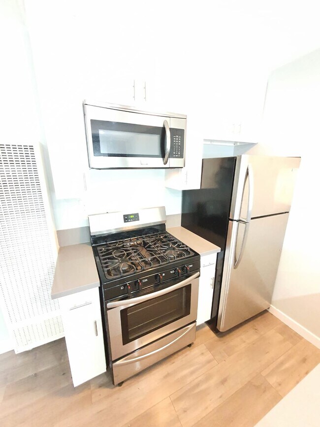 Building Photo - 2611 Bellevue Ave