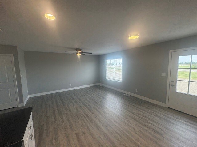 Área de estar - 237 W Lester St