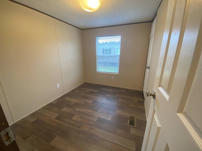 Building Photo - Pine Hills