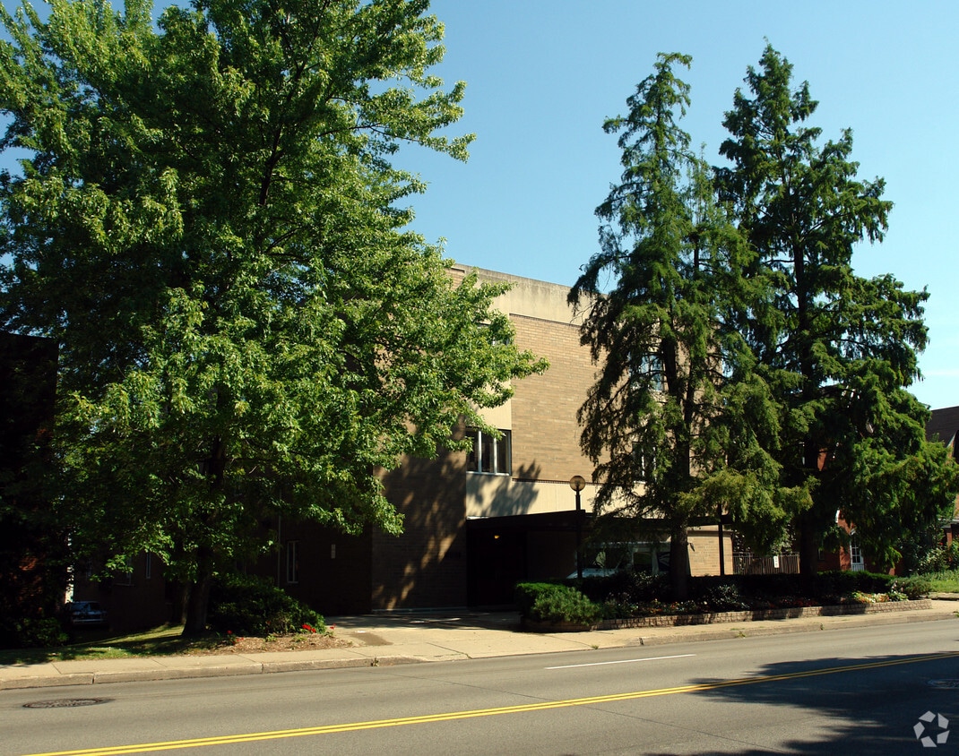 Building Photo - 5425 5th Ave