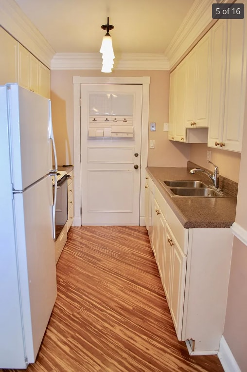 kitchen - 5520 Belmont Rd