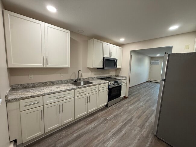 Kitchen - 1322 W Montrose St