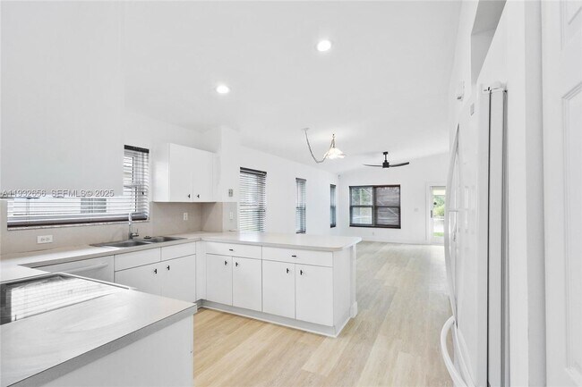 Foto del edificio - 1050 SW 164th Ave