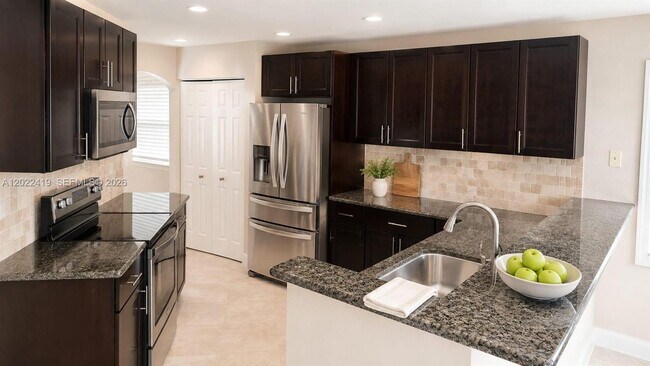 Foto del edificio - 16447 Sapphire Pl