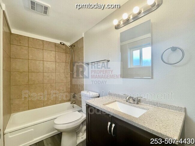 Foto del edificio - 6415 Steilacoom Blvd SW