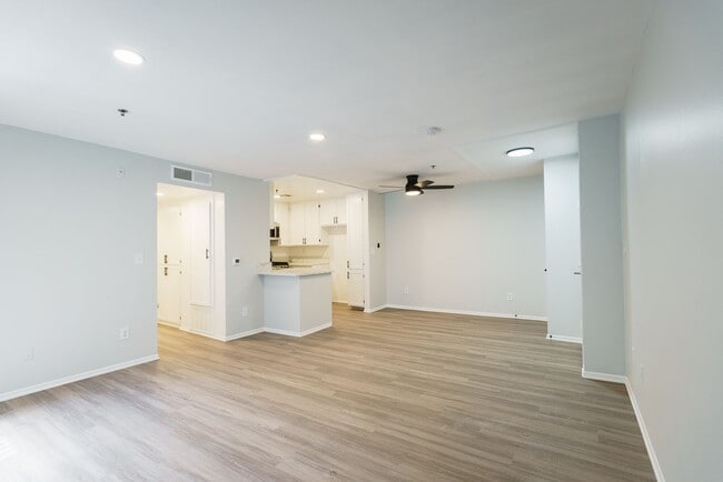 Interior Photo - 315 South Virgil Ave