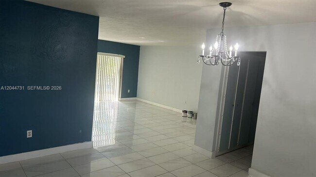 Foto del edificio - 6900 N Kendall Dr