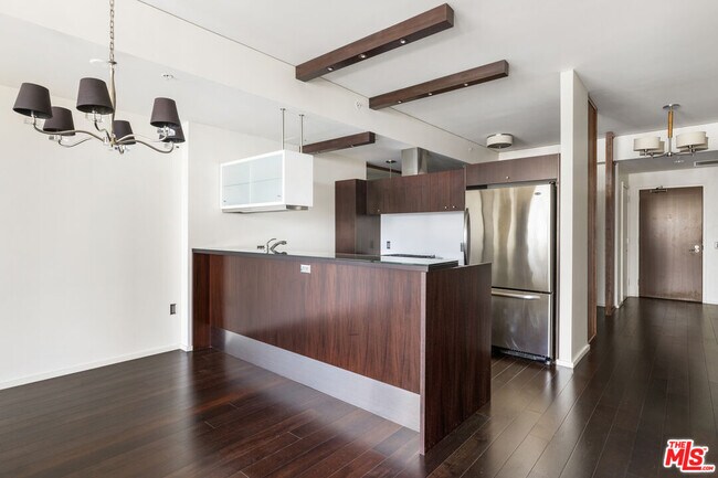 Foto del edificio - 1155 S Grand Ave