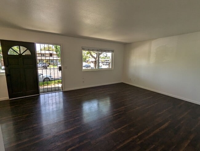 Foto del edificio - 2 Bedroom-1 Bathroom Condo in Santee (Tras...