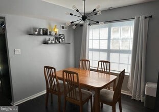 Building Photo - 8 Maynard Dr