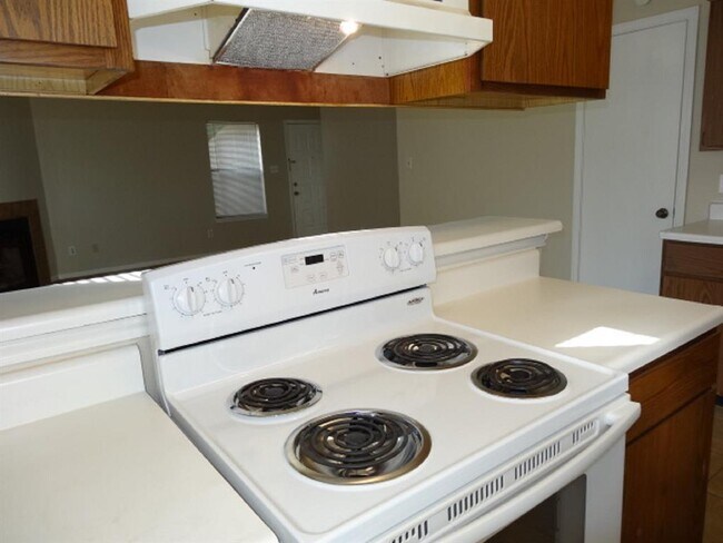 Foto del edificio - 3215 Hirschfield Rd