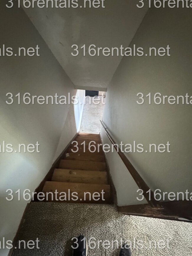 Building Photo - $850- 2 bed 1 bath - Townhomes