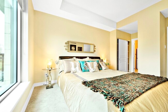 Building Photo - 2 BED - 2 BATH - OTTAWA - APARTMENT BUILDING