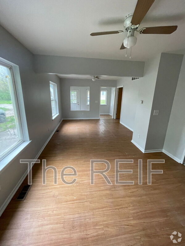 Building Photo - 1082 W Juliah Ave