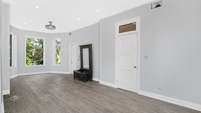 Foto del edificio - 3227 W Beach Ave