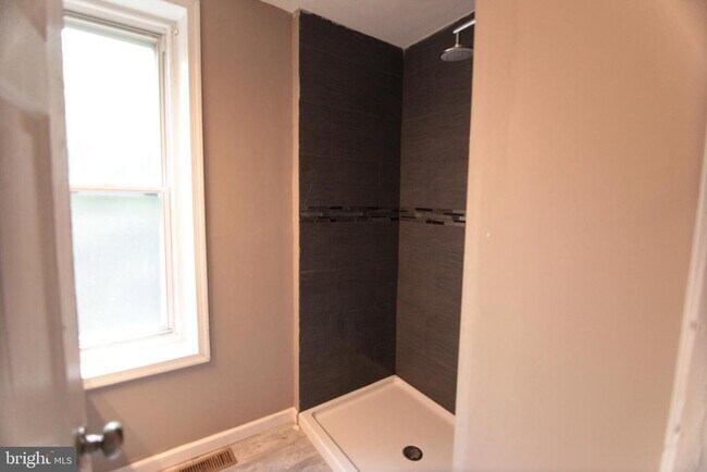 Foto del edificio - 1732 N Sydenham St