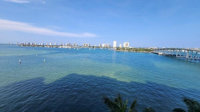 Foto del edificio - 2640 Lake Shore Dr