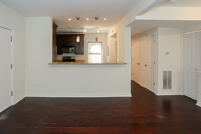 Building Photo - 3818 N Sheffield Ave