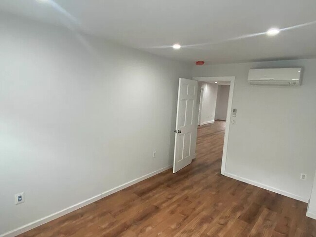 Building Photo - 28 Pilling St