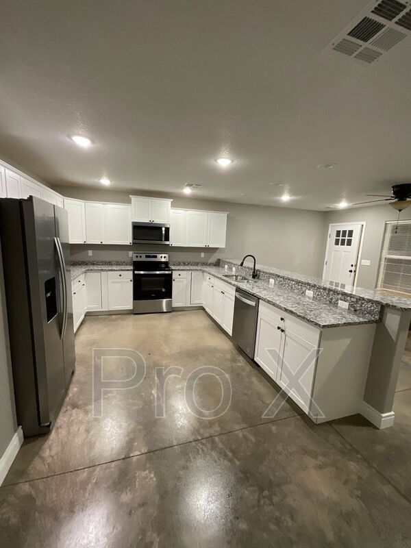 Building Photo - 205 S Byers Ave