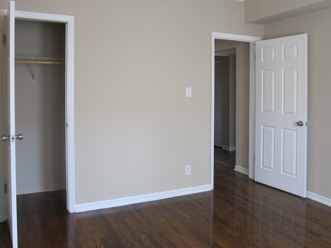 Foto del edificio - 2648 E 78th St