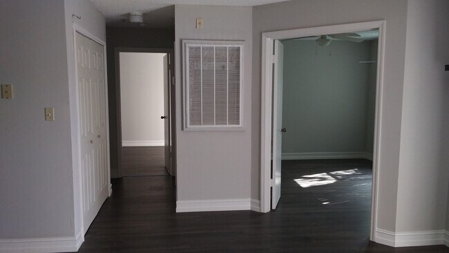 Building Photo - 4065 Crockers Lake Blvd