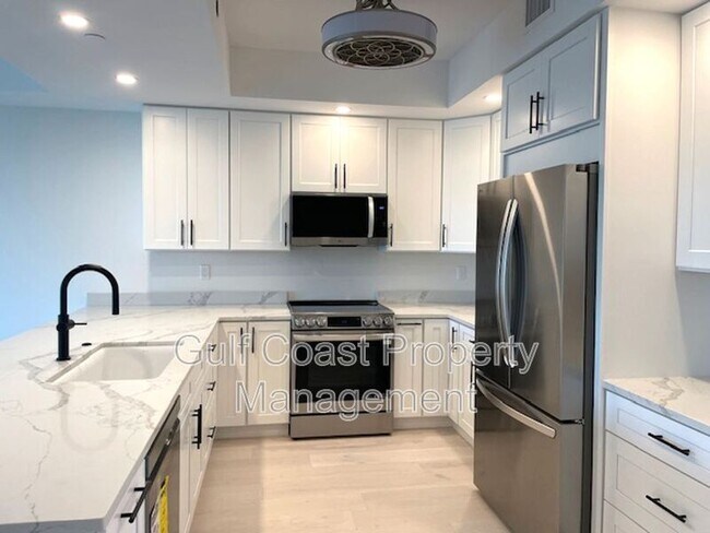 Foto del edificio - 280 Hidden Bay Dr