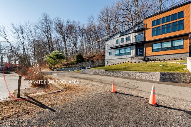 Building Photo - 301 Kingsland Rd